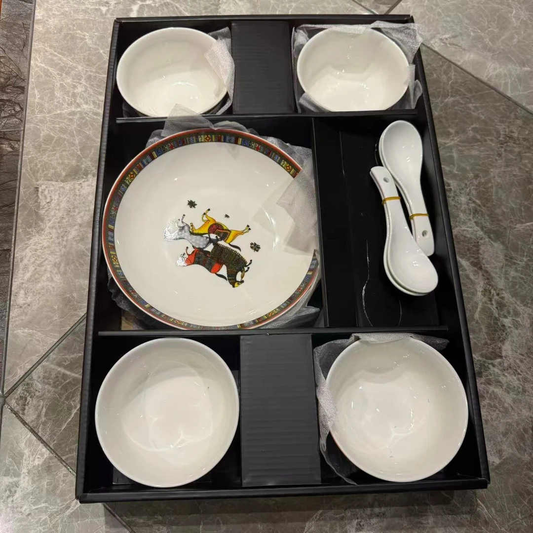 碗盘餐具套装家用吃饭碗陶瓷高颜值盘子碗家庭组合简约碗碟盘