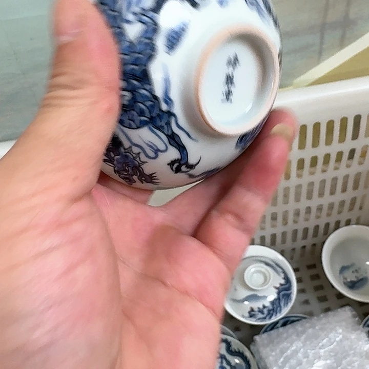 杯青花铠甲龙普洱杯