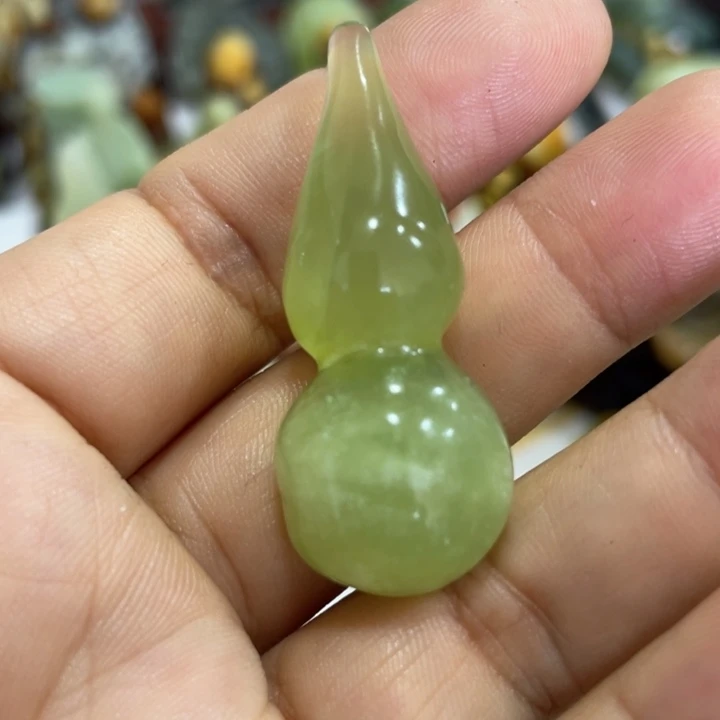 未镶嵌蛇纹石玉颈饰