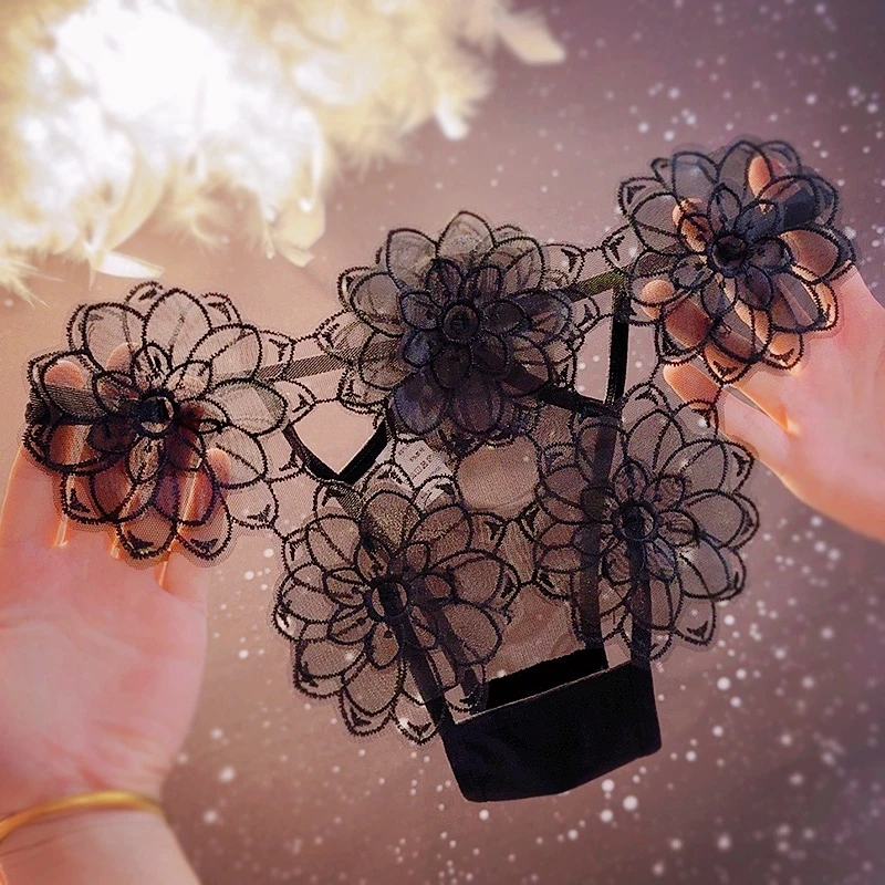 2025新款精工立体刺绣花朵蕾丝无痕薄款镂空女士内裤腰边可调节