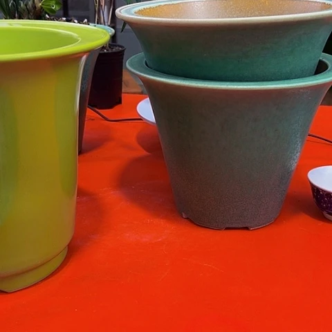 摆件一**缘绿釉雅光斗笠盆