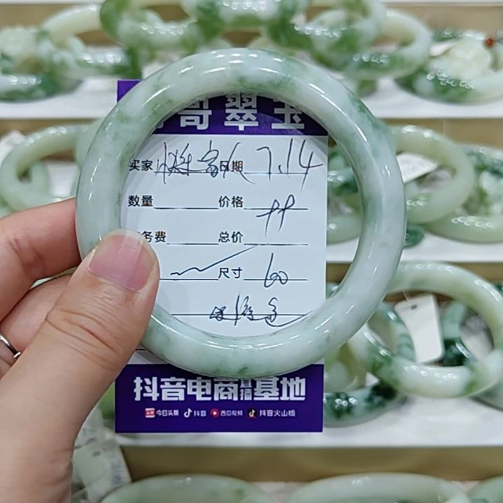 快***人透闪石-蛇纹石玉未镶嵌手镯