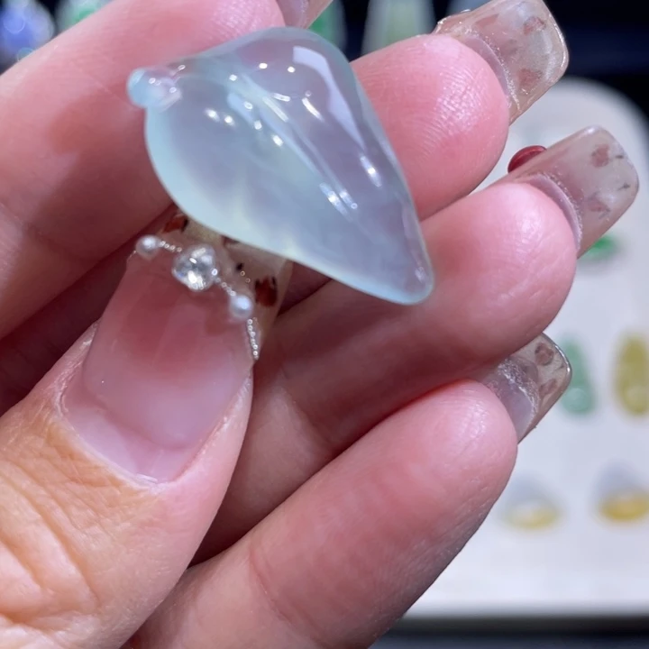 翡翠未镶嵌颈饰叶子