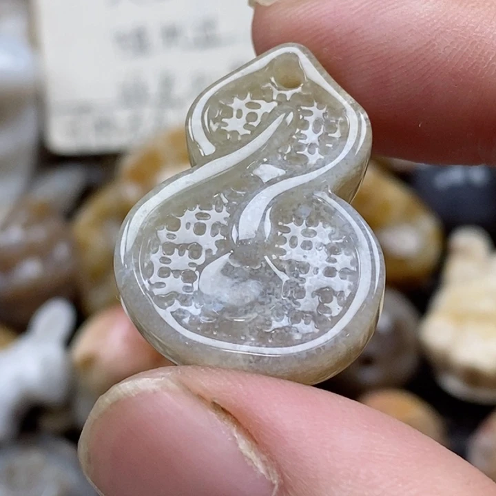 颈饰未镶嵌硅化珊瑚（珊瑚玉）小