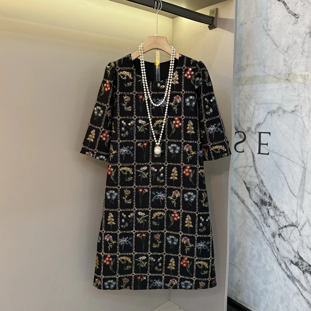 2025夏新款韩版宽松格子花朵刺绣设计工艺时尚端庄气质连衣裙7187