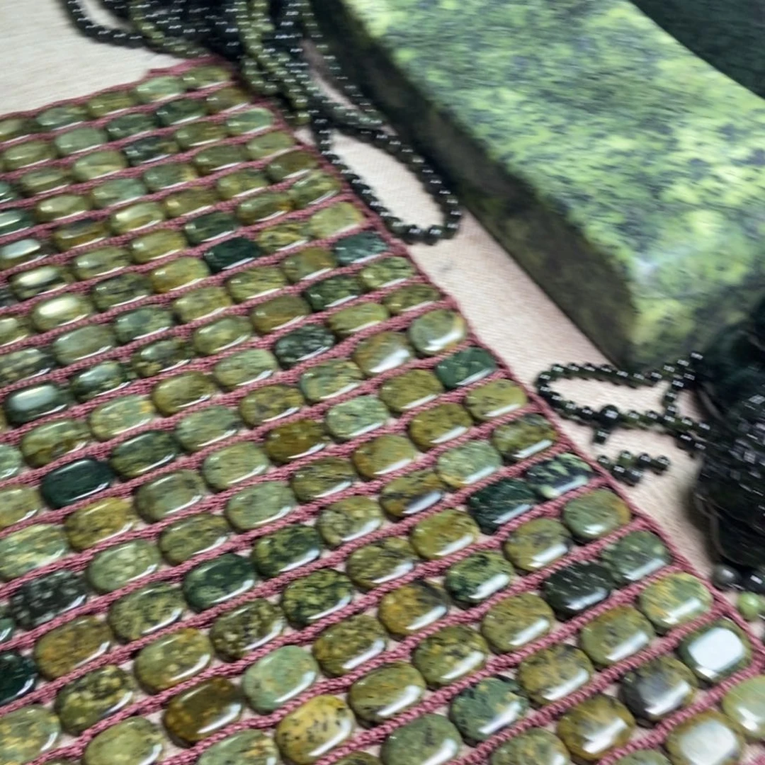 阿***年蛇纹石玉未镶嵌颈饰