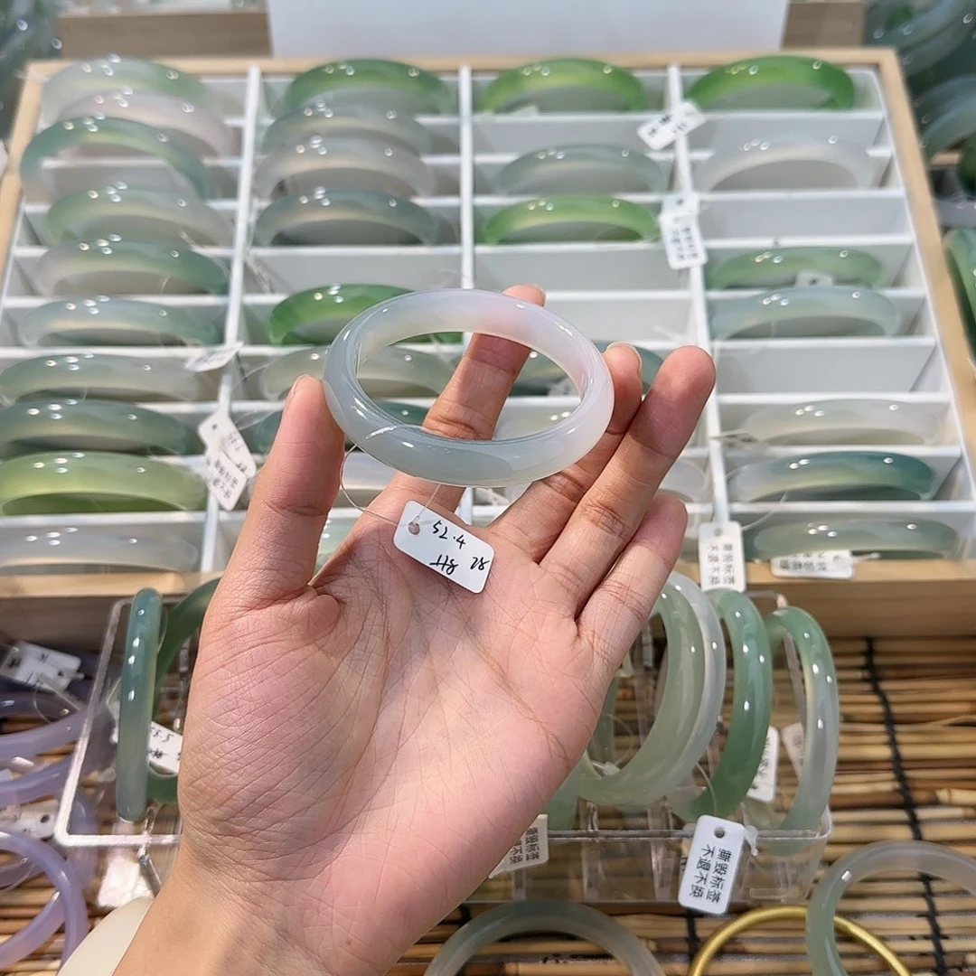 玛瑙/玉髓未镶嵌手镯圈口52.4
