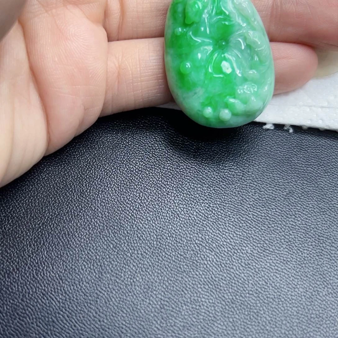 翡翠颈饰18K金镶嵌天然缅料A货一件