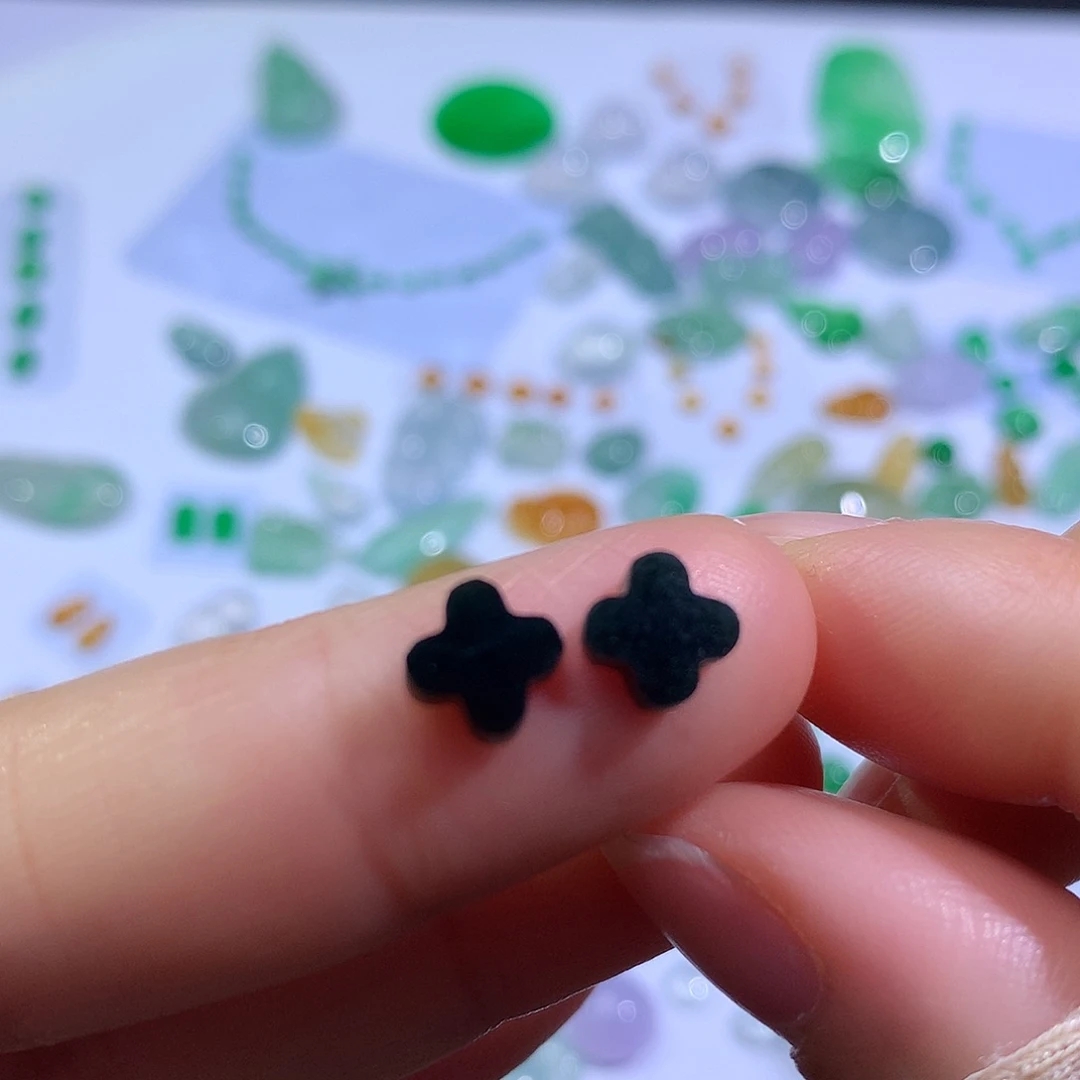 翡翠颈饰未镶嵌小四叶