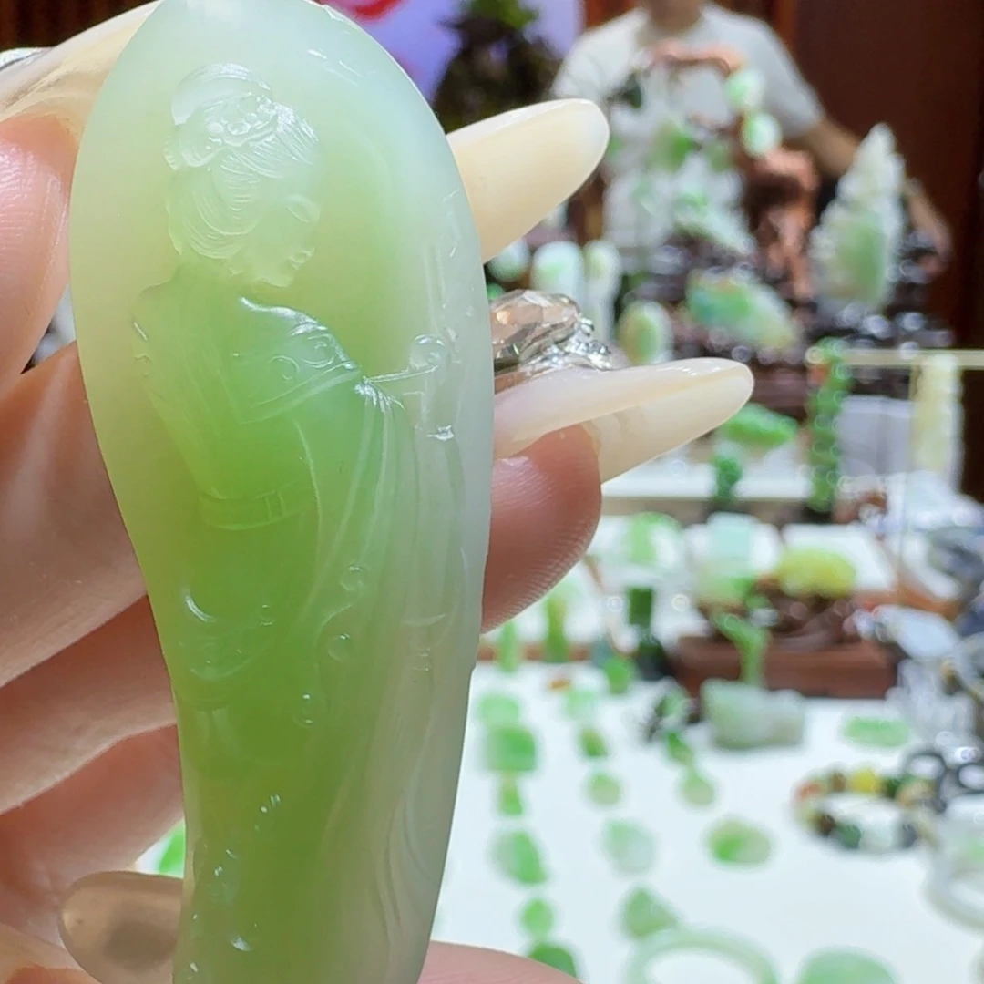 未镶嵌和田玉（翠青玉）挂件翠青青衣才女