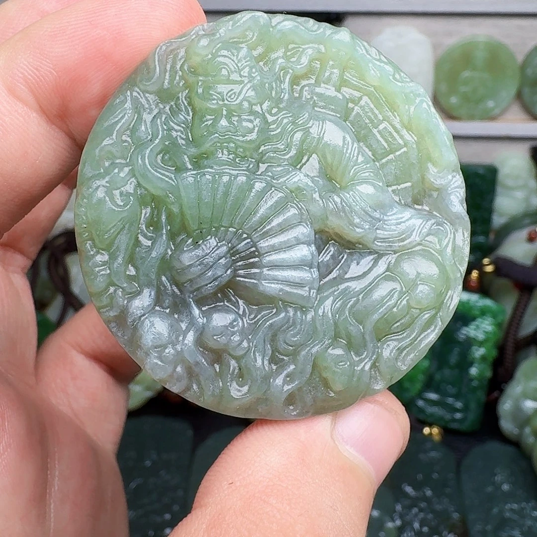 枫***:颈饰未镶嵌和田玉