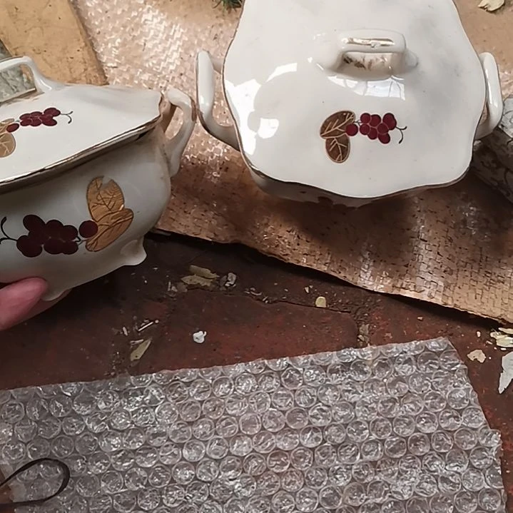 摆件，烧制问题都是正常的1号脱金。到手两个。