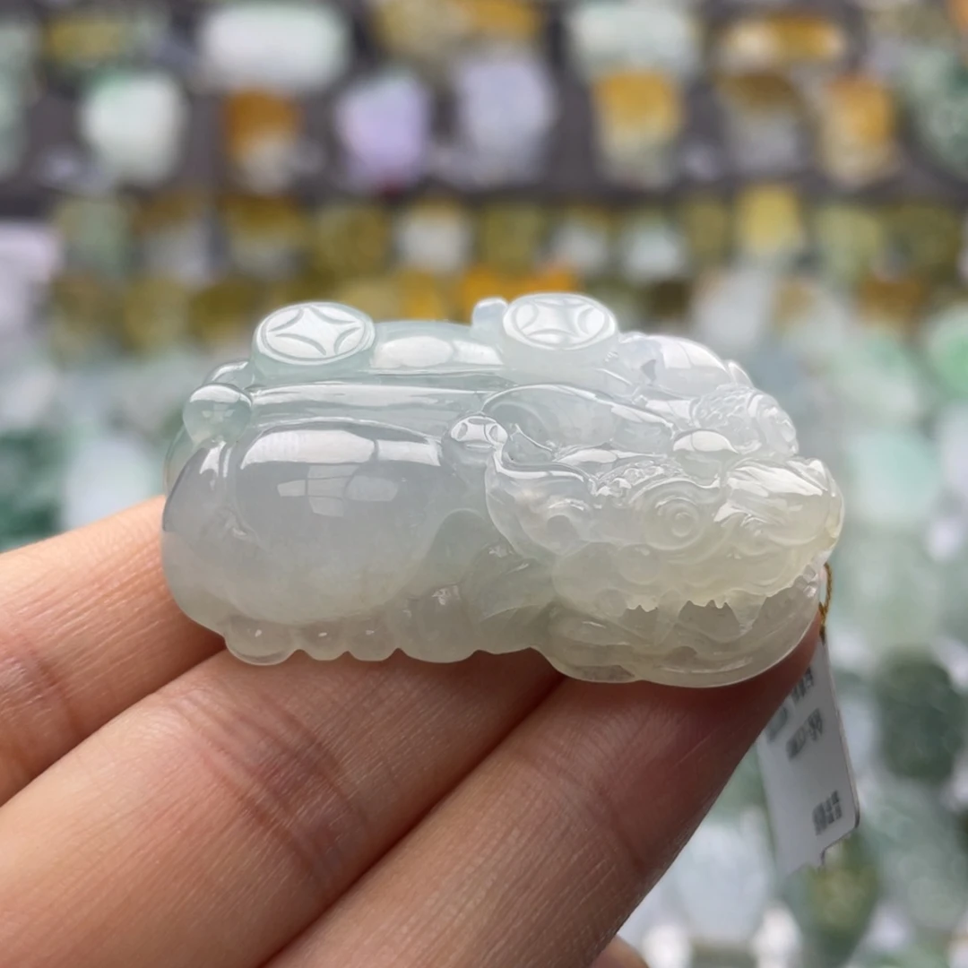 翡翠未镶嵌颈饰口含珠貔貅