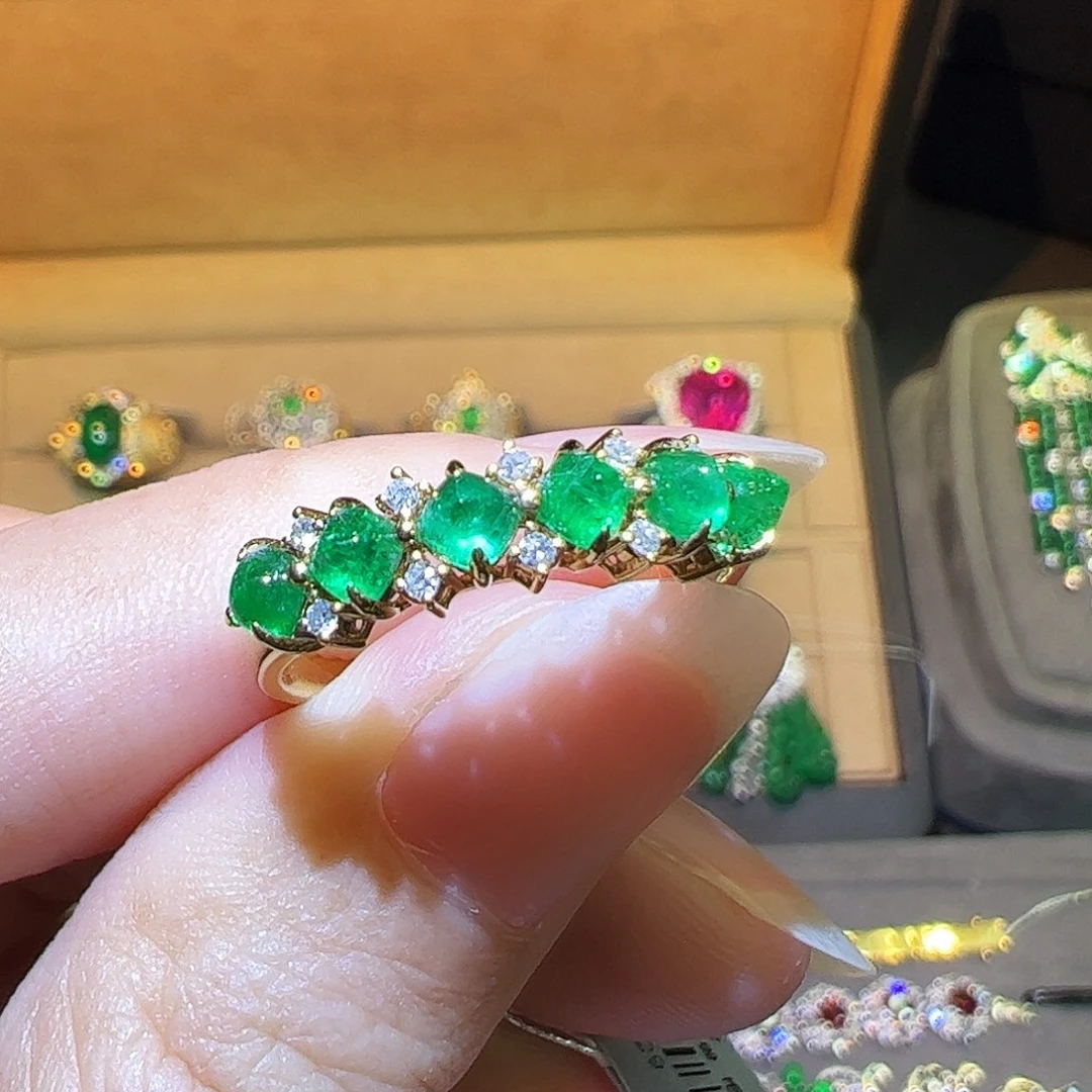 祖母绿戒指18K金镶嵌