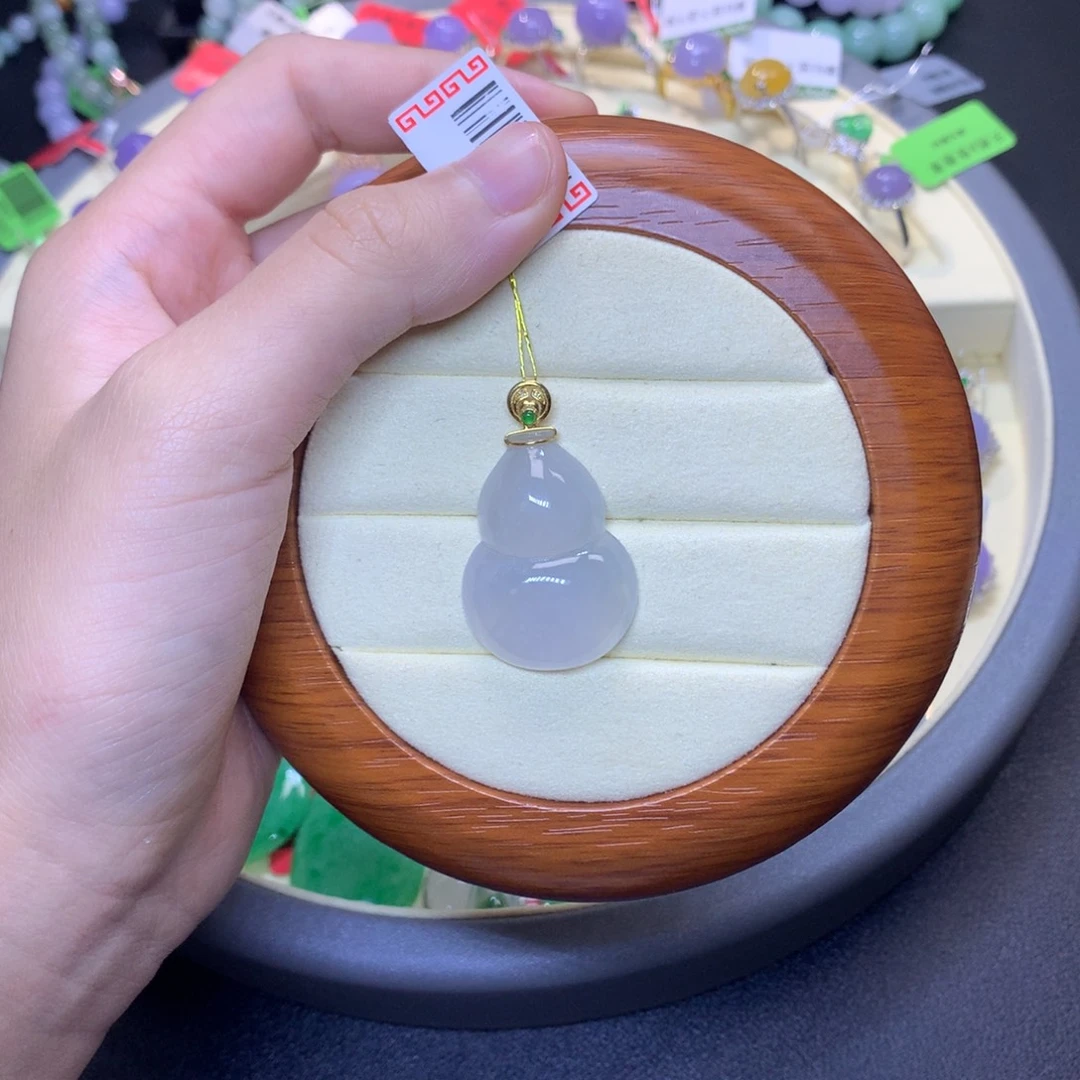 颈饰18K金镶嵌翡翠天然
