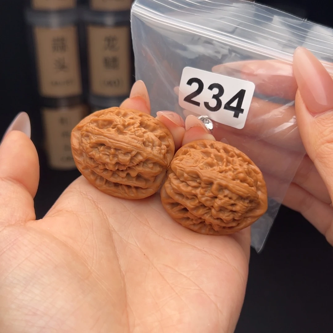 文玩核桃吊坠红锦鲤40