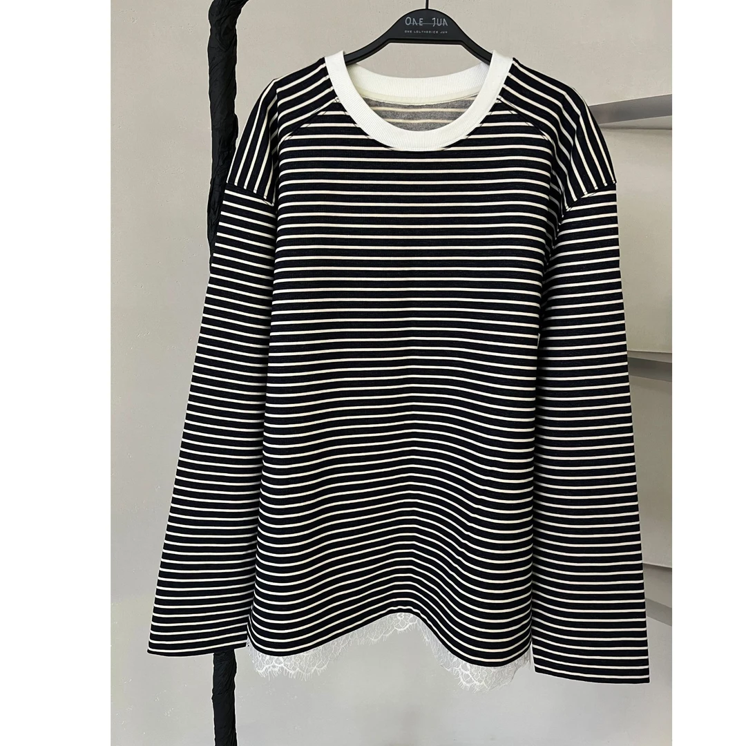 君君临时上的条纹长袖 J24T414