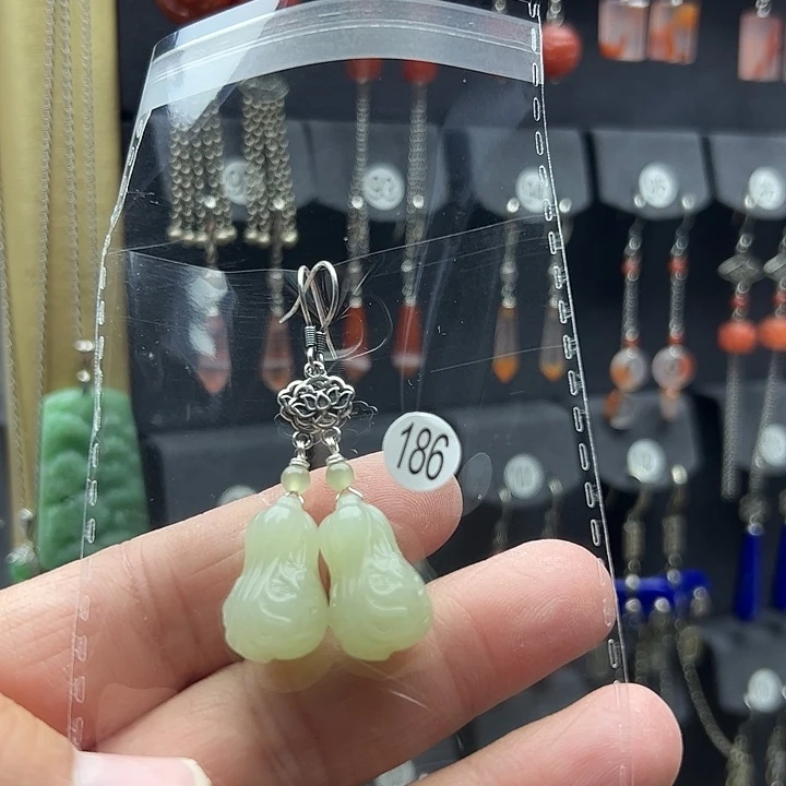 和田玉耳饰未镶嵌爱*多