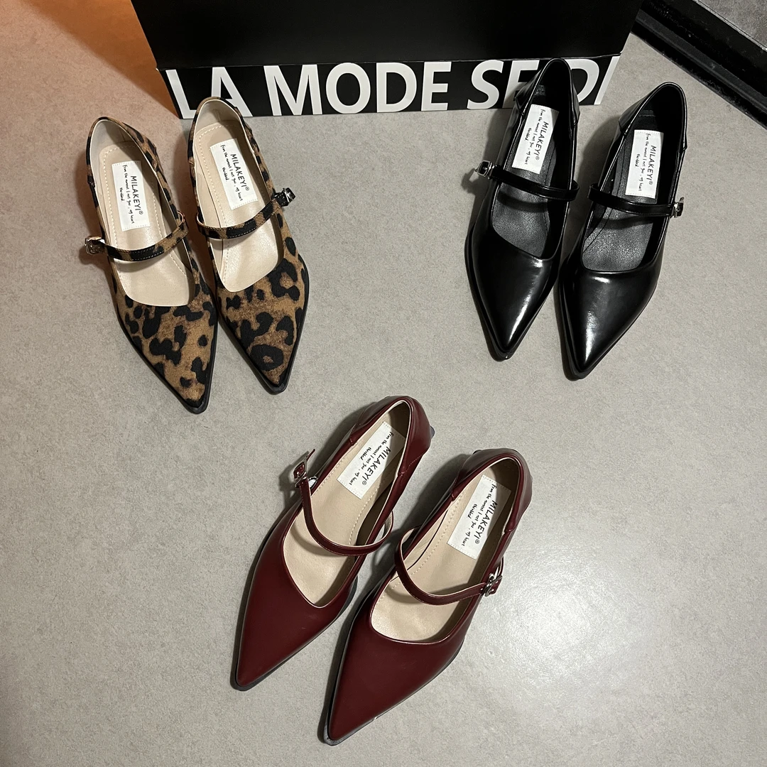 2025年春夏季新款一字带扣时尚百搭气质网红法式简约爆款女跟鞋