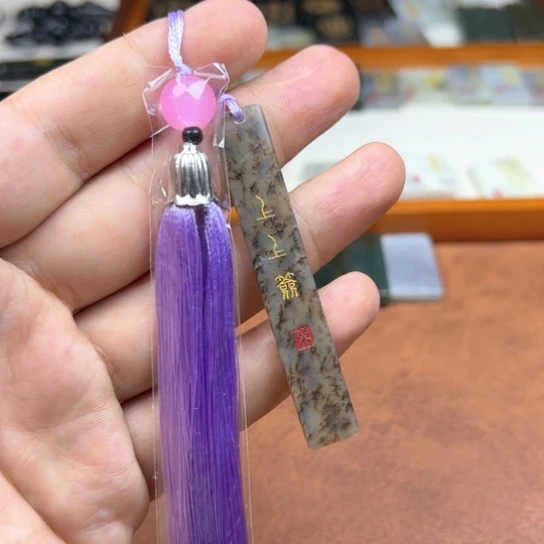 颈饰未镶嵌和田玉（糖玉）