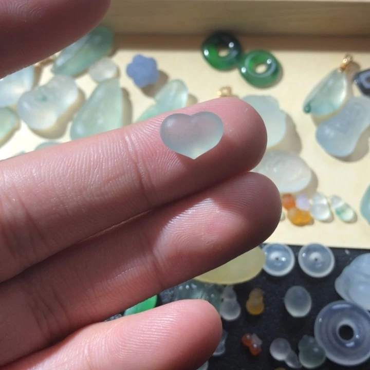 定制翡翠未镶嵌挂件