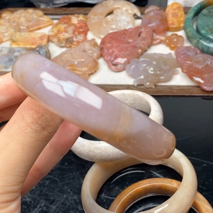 硅化珊瑚（珊瑚玉）手镯未镶嵌?****果