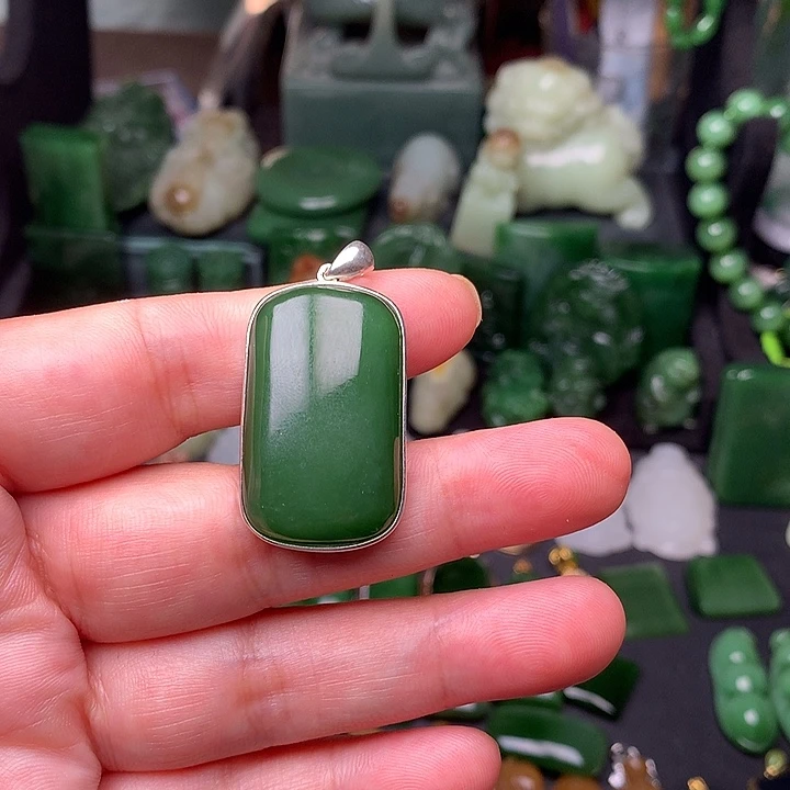 林***城和田玉未镶嵌颈饰