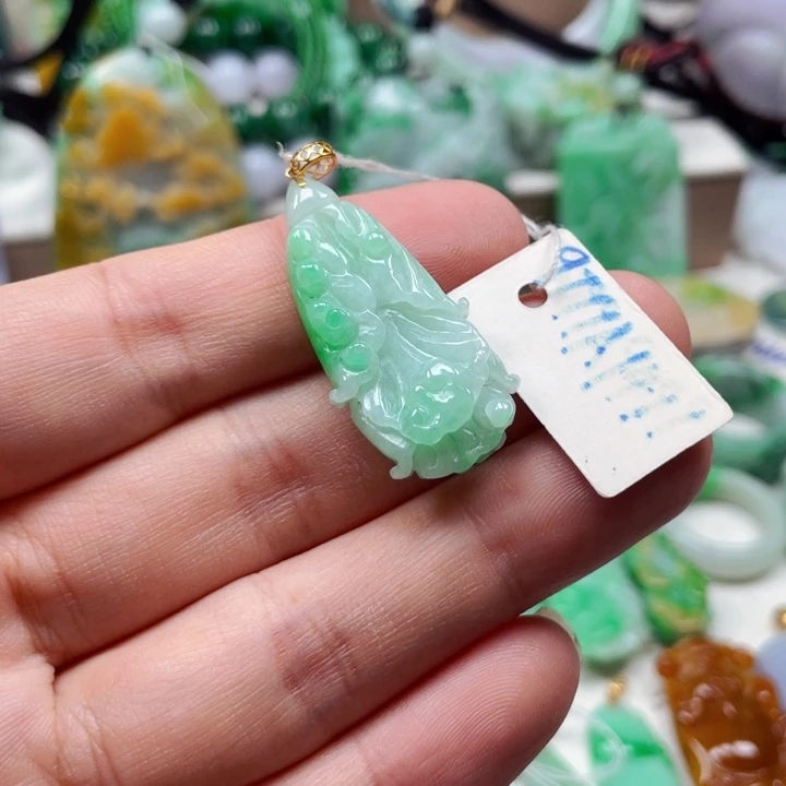 翡翠未镶嵌颈饰翡翠