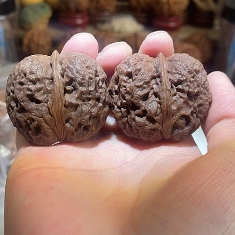 文玩核桃把件麻纹带彩磕尖43