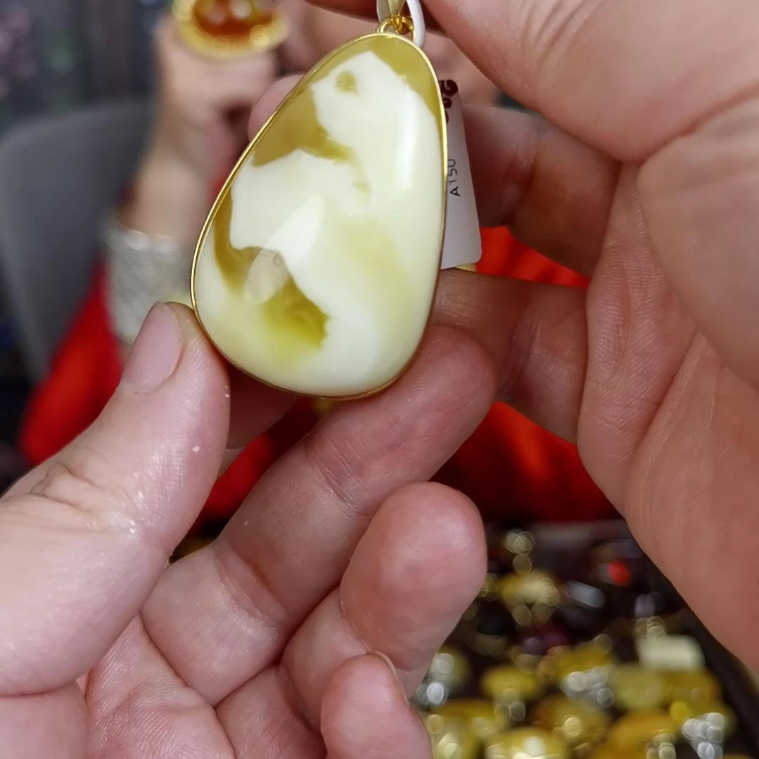 琥珀颈饰银S925镀金镶嵌