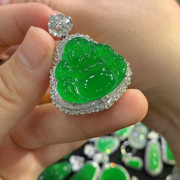 翡翠18K金镶嵌颈饰佛公