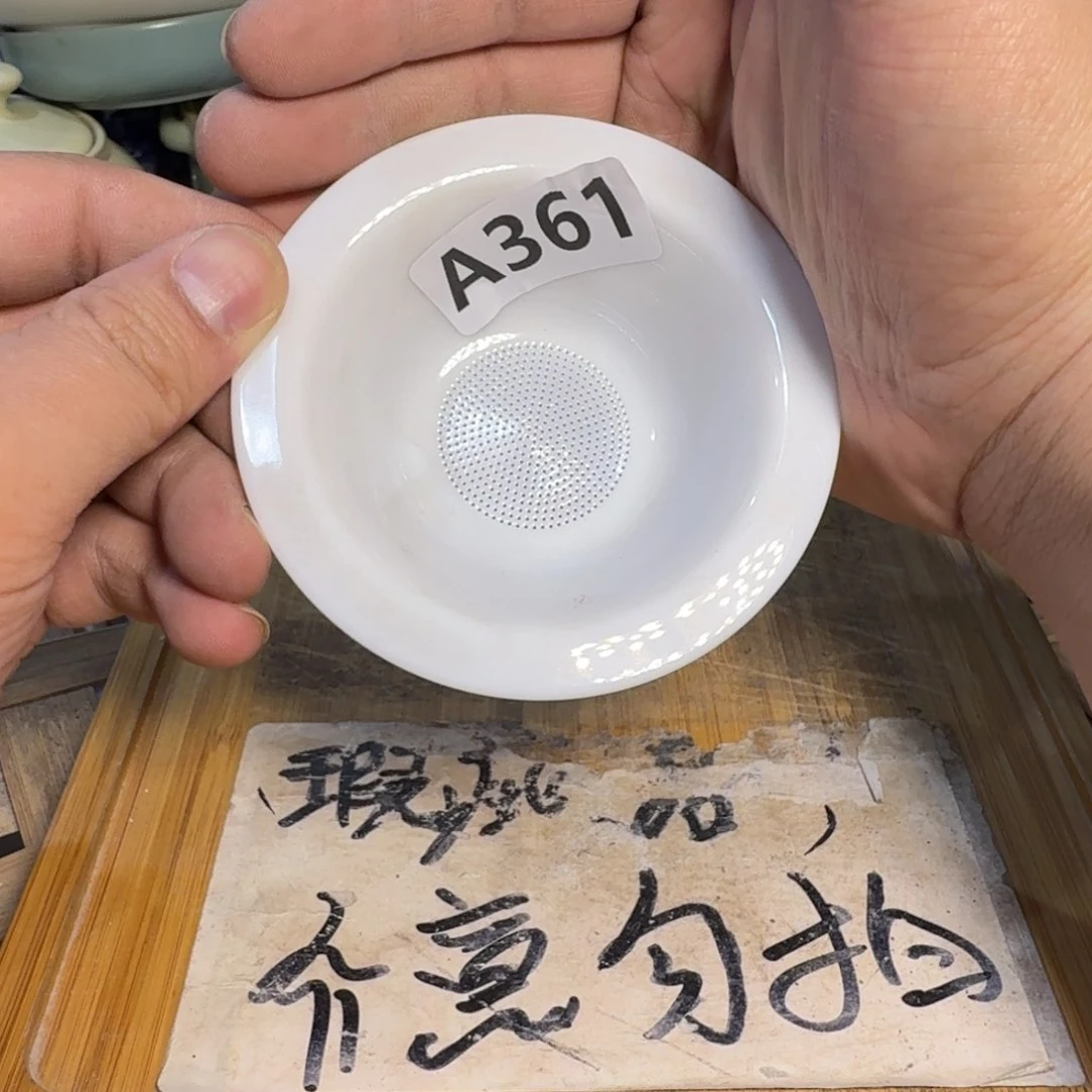 微瑕疵介意勿拍陶瓷器皿B365