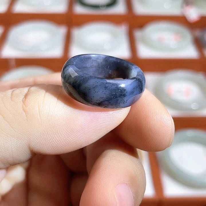 和田玉戒圈未镶嵌青花