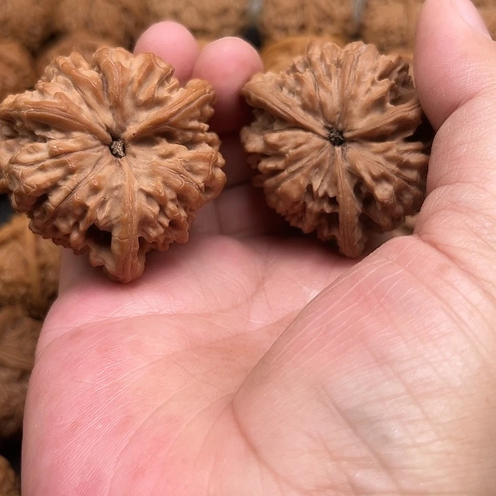 托***奥文玩核桃吊坠你们都在