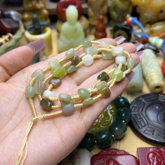 蛇纹石玉未镶嵌颈饰
