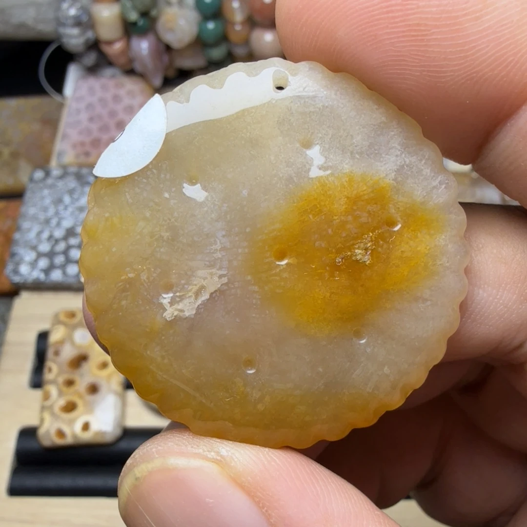 石英质玉未镶嵌纯天然色有机玉石保真色