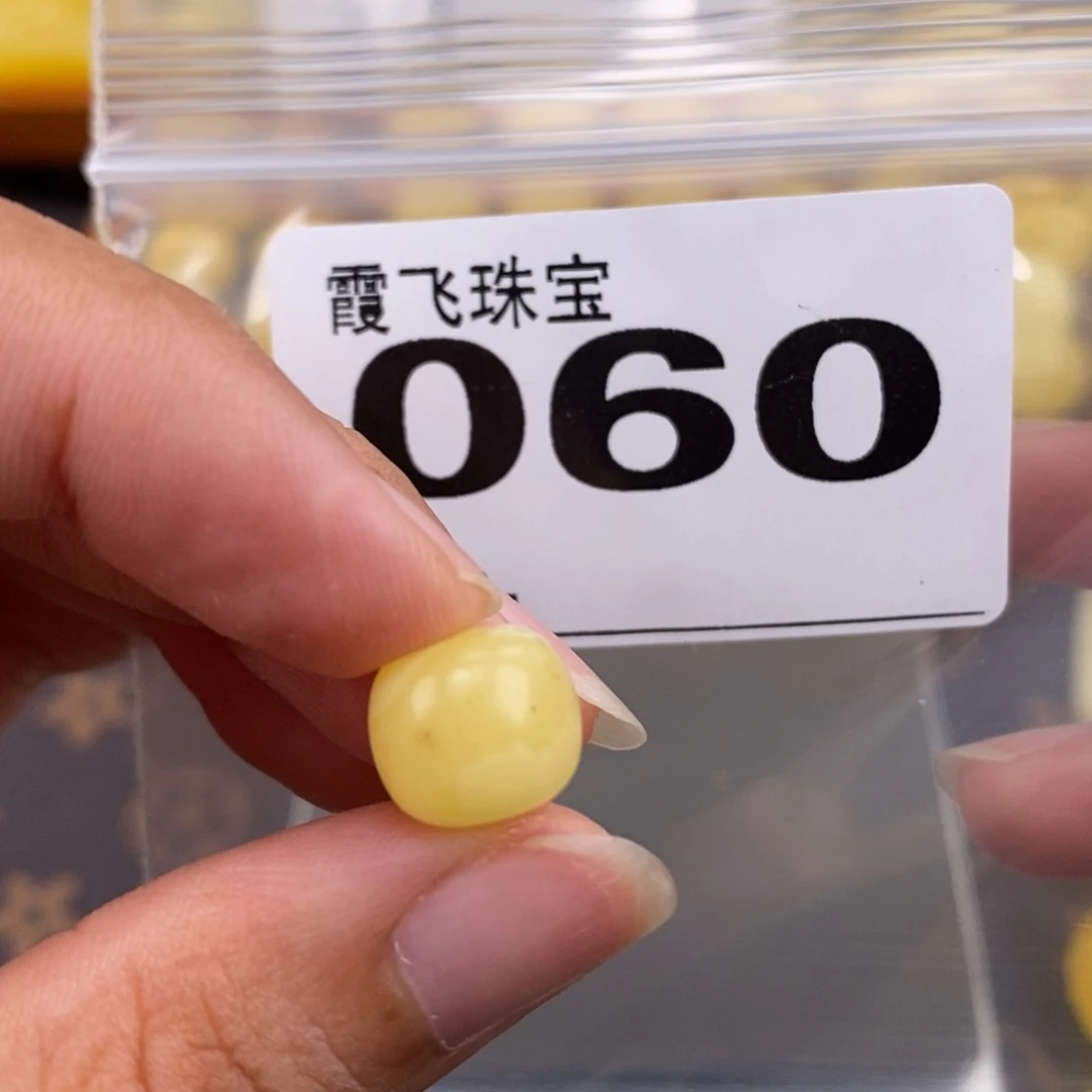 琥珀未镶嵌珠宝奇石11