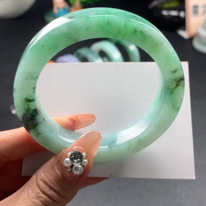 定制翡翠未镶嵌镯子