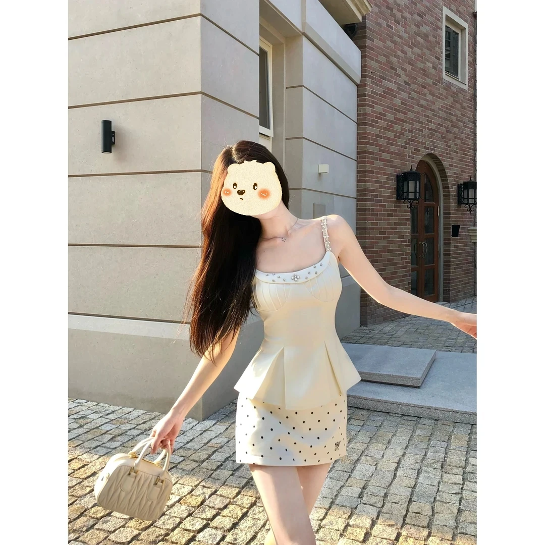 纯欲甜美套装女春夏季设计感收腰显瘦吊带上衣波点半身裙一整套