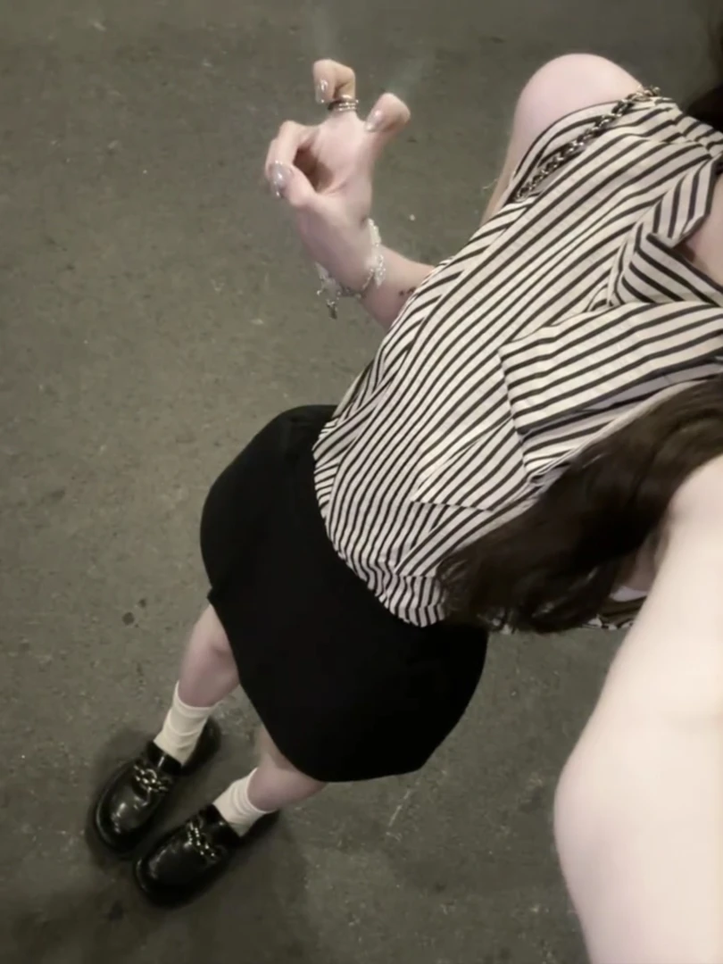 法式高级复古条纹学院风系带蝴蝶结衬衫女新款A字包臀短裙两件套