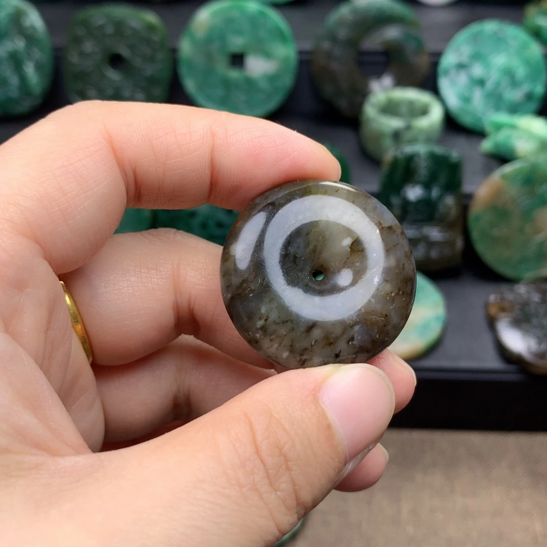 独山玉未镶嵌颈饰