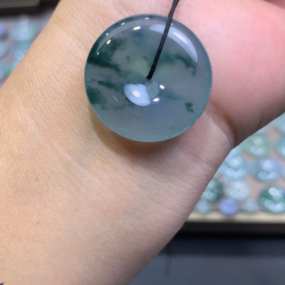 翡翠未镶嵌颈饰平安扣