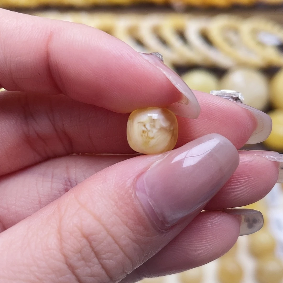 琥珀未镶嵌裸石9.4*8.5mm老型瑕