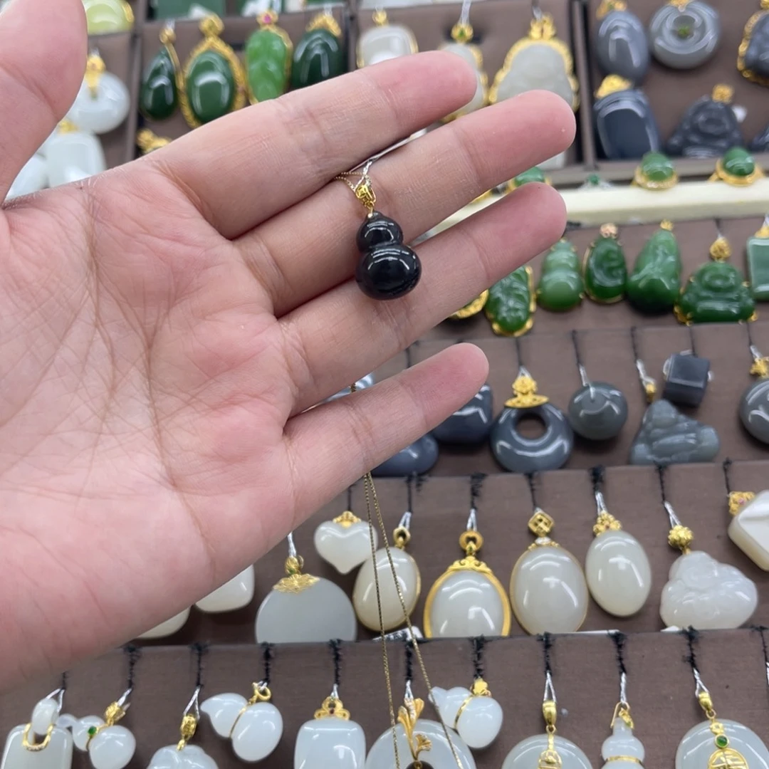 和田玉18K金镶嵌吊坠(赠链)