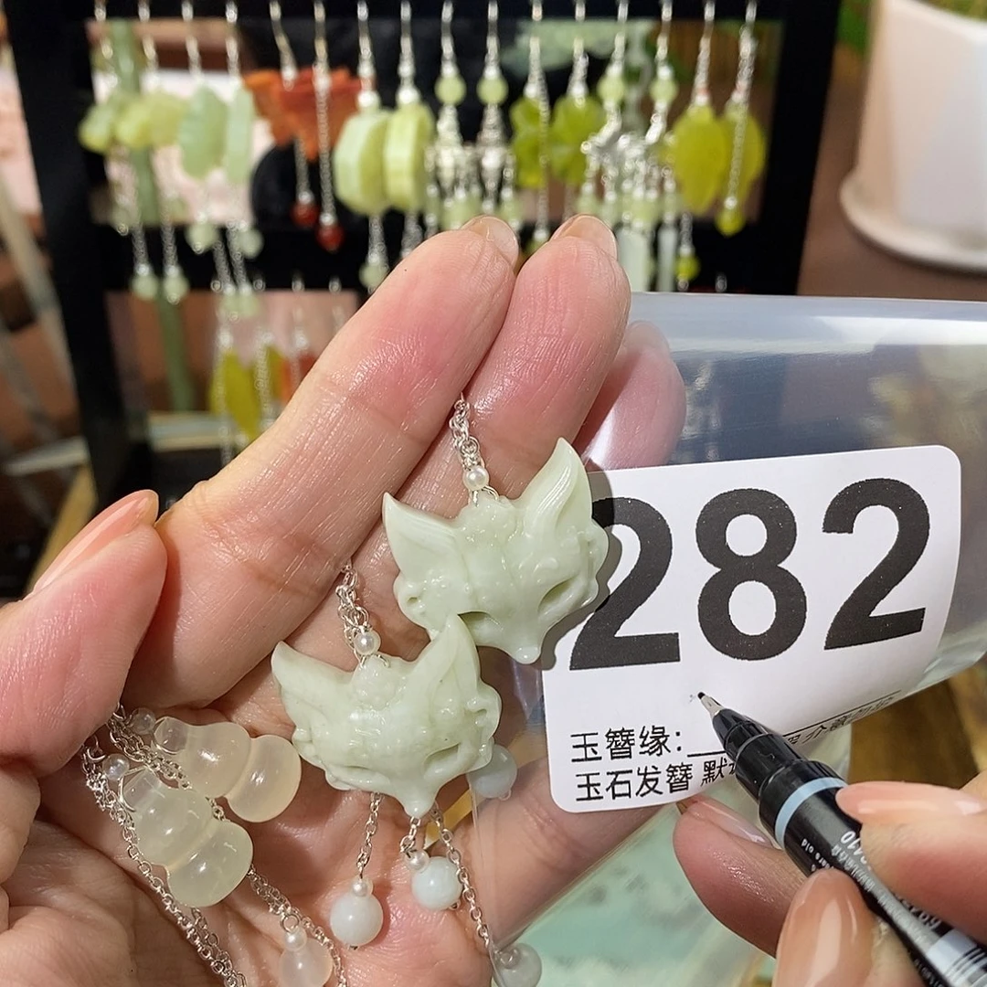 路***璐未镶嵌蛇纹石玉发饰