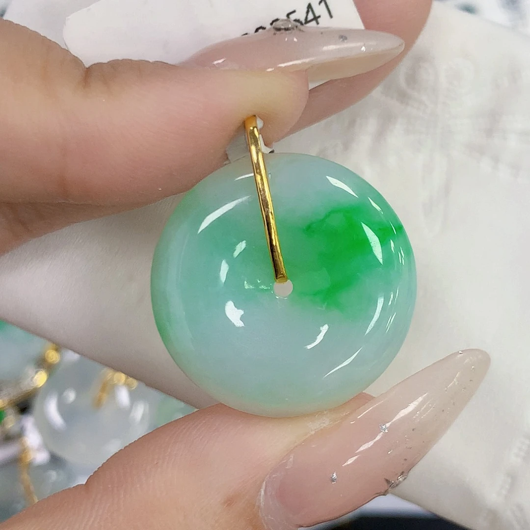 颈饰18K金镶嵌翡翠