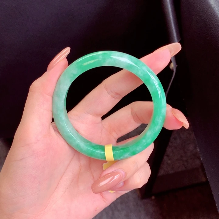 珍***己未镶嵌手镯翡翠翡翠