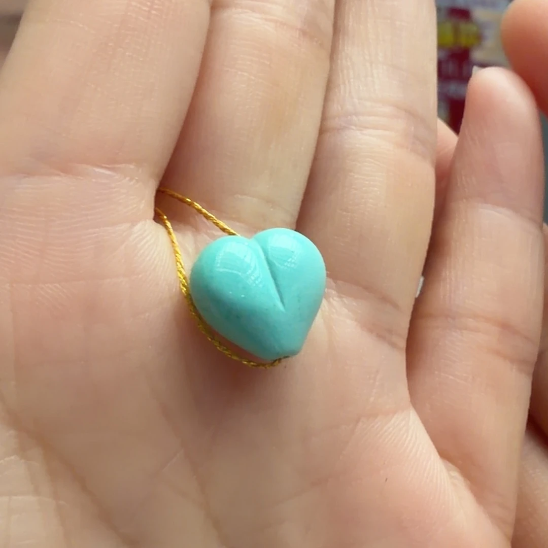 绿松石未镶嵌颈饰