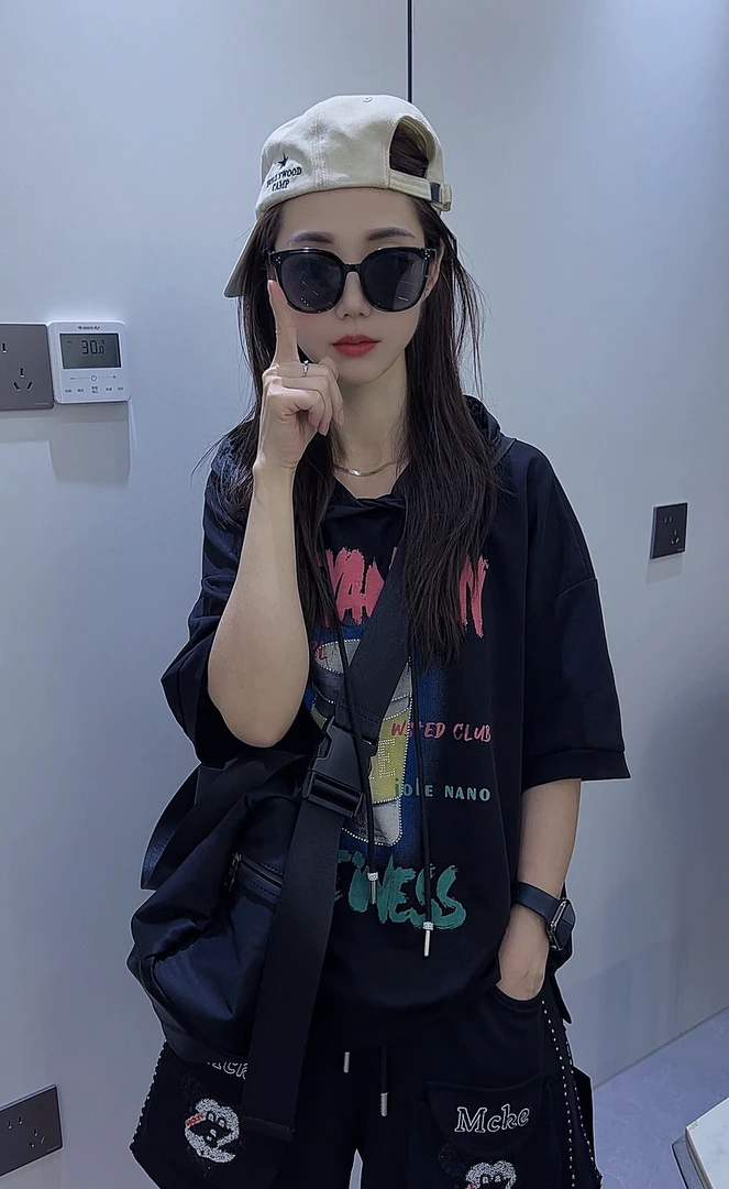 薄款韩版半袖街头潮流连帽t恤上衣短袖烫钻字母夏季潮牌女装复古