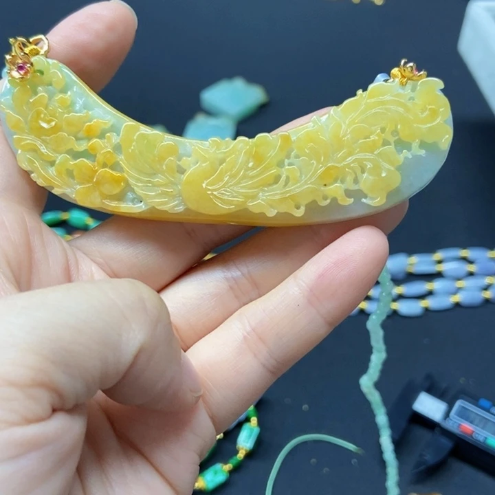 翡翠未镶嵌颈饰吊坠